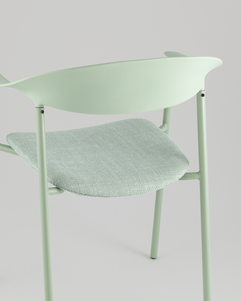 Стул пластик с подушкой