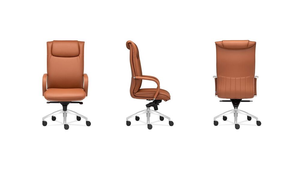 Кресло с высокой спинкой на крестовине