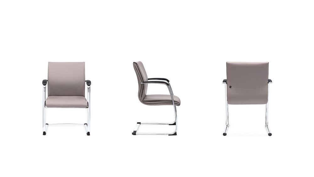 Кресло со средней спинкой на полозьях